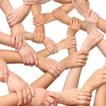 قلب تپنده‌ مددکاری اجتماعی عشق به انسانیت است