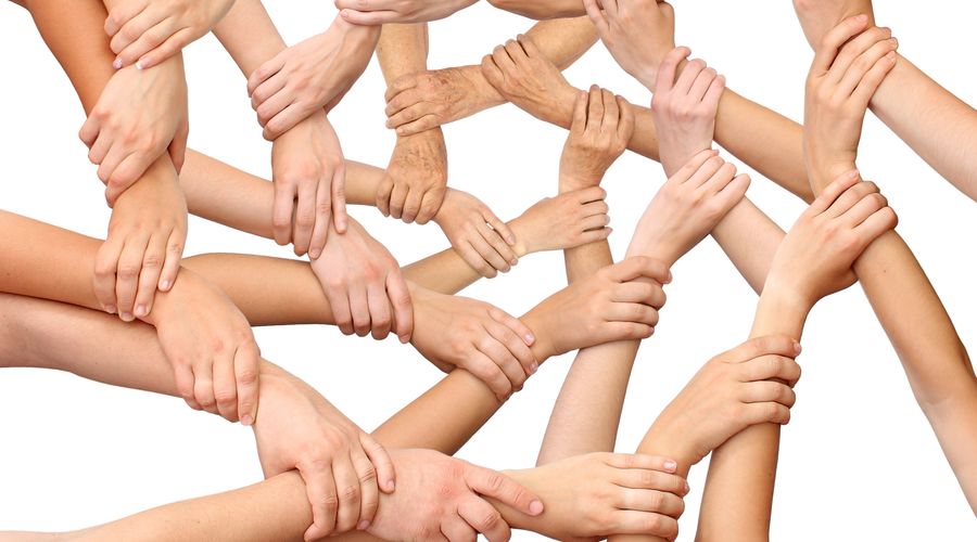 قلب تپنده‌ مددکاری اجتماعی عشق به انسانیت است
